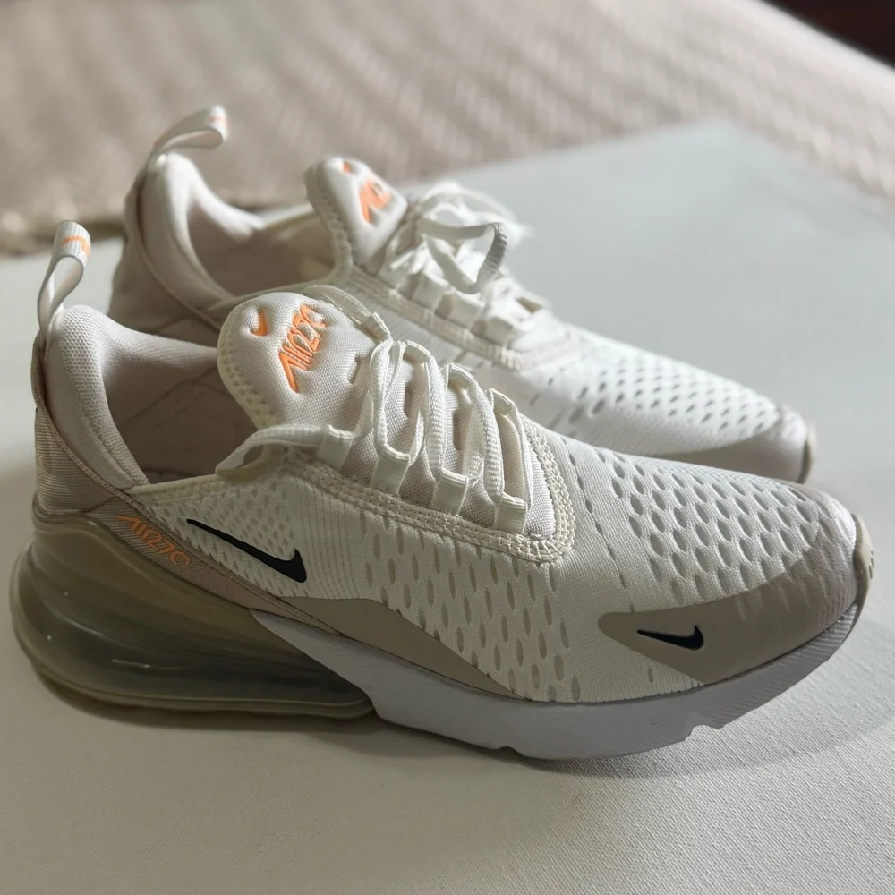 Nike Women’s - Air Max 270 - Summit White/Desert Sand